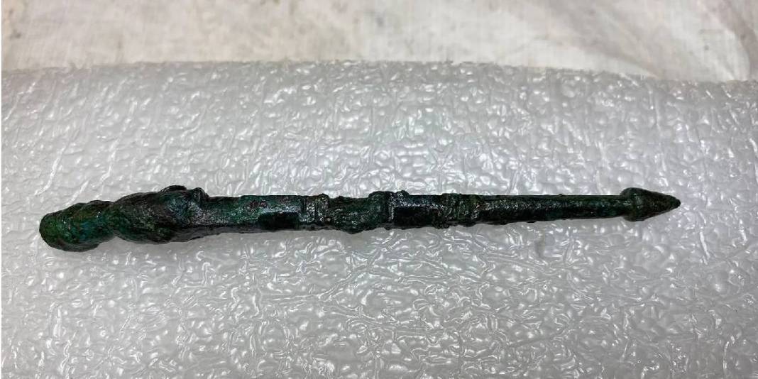 Yer Türkiye: Kazıyıcılar çocuk mezarının içinden onlarca defineyi elleriyle çıkardı! Tam 2.700 yıllık… 4